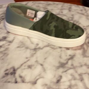 Reebok camo slides size 9